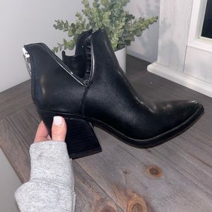 Steve Madden Black Chunky heel bootie